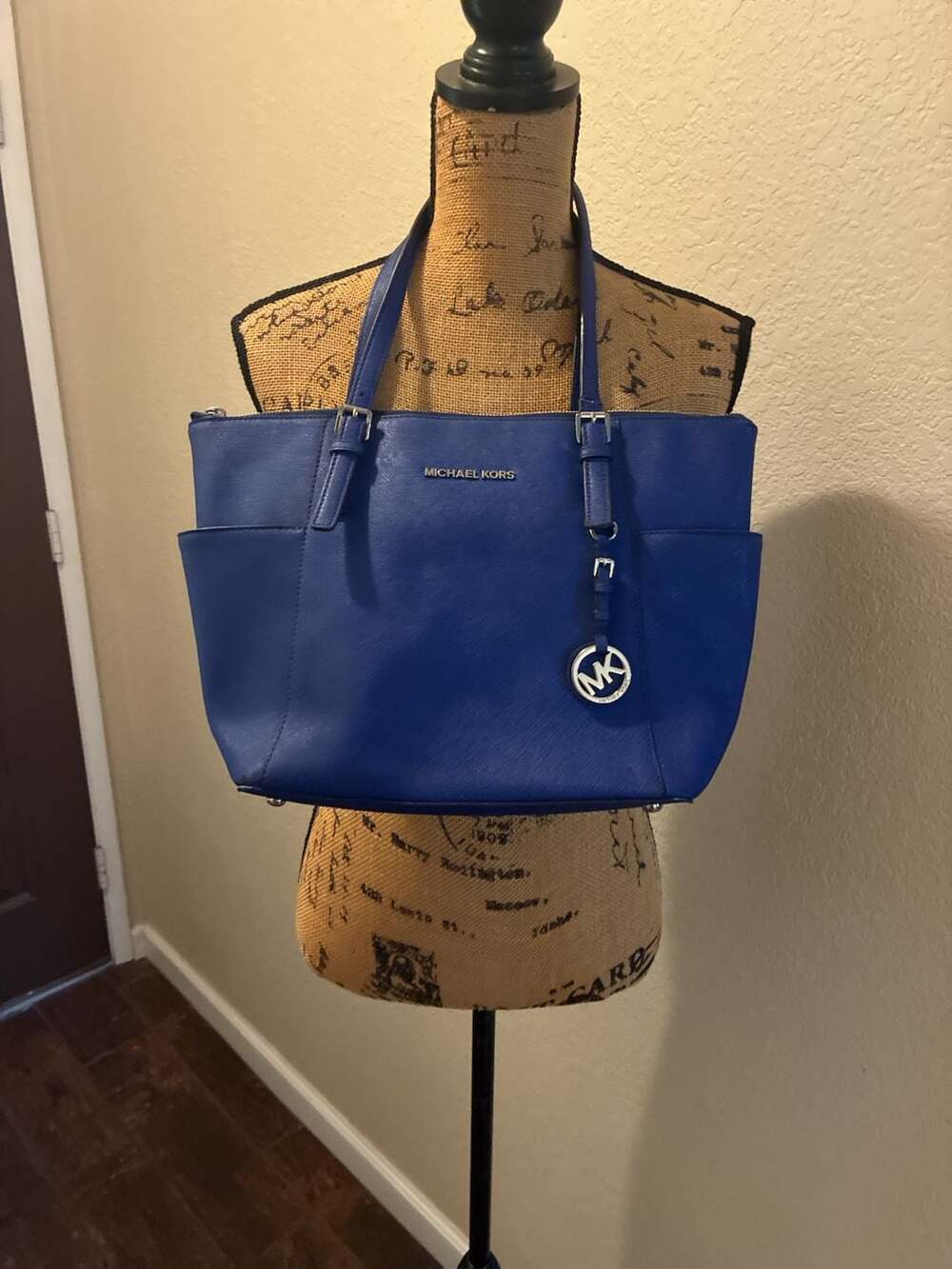 Michael Kors Jet Set Travel Saffiano Leather Top-Zip Tote Bag in Electric Blue